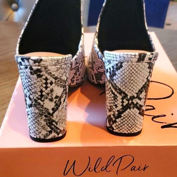 Size 7 black and white snake mules. NWT. - Picture 5 of 7